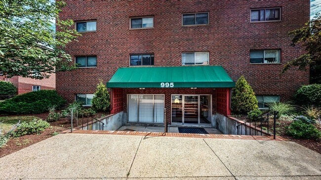 Foto del edificio - 995 Massachusetts Ave