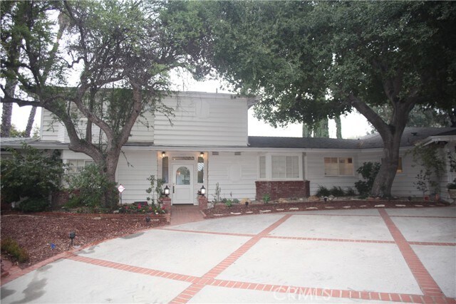 Primary Photo - 20250 Wells Dr