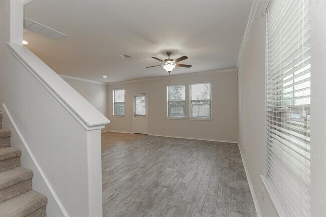 Foto del edificio - 6471 Calgary Woods Ln