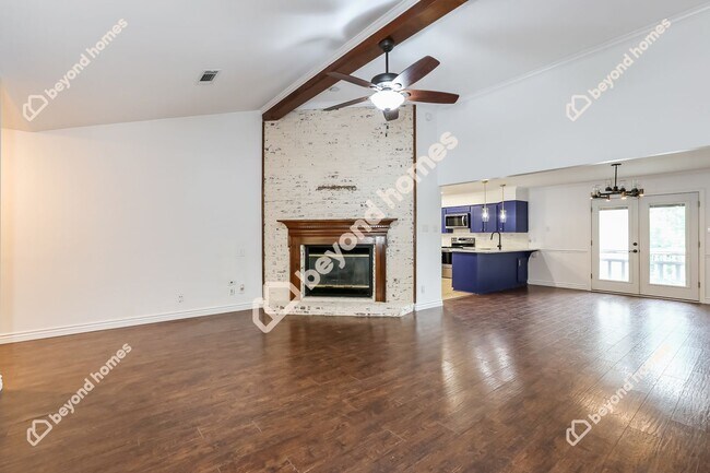 Foto del edificio - Highly desirable 3 bedroom / 2 full bath w...