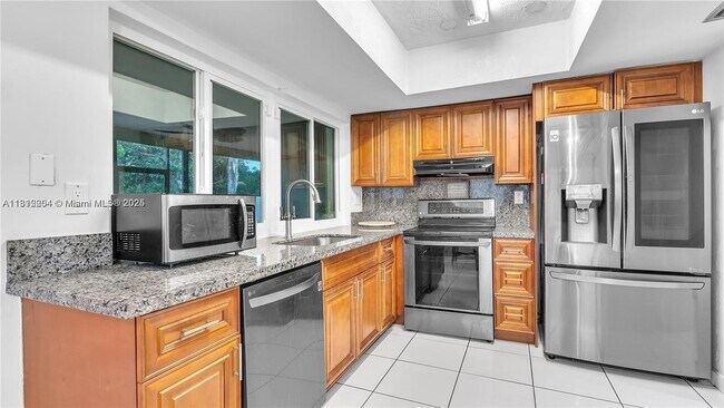 Foto del edificio - 831 SW 49th Terrace