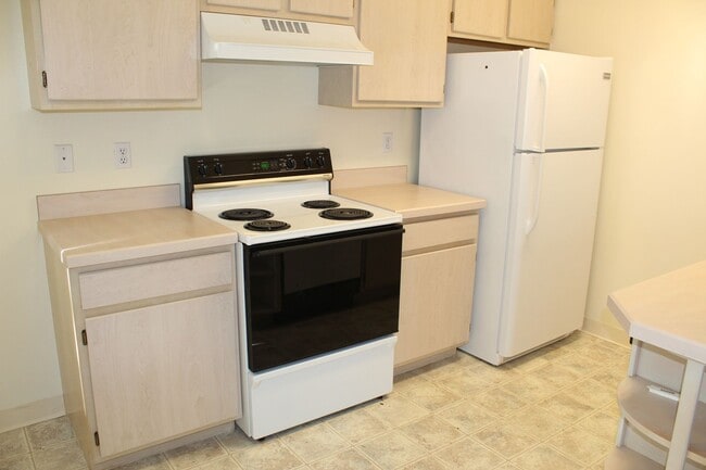 Building Photo - 2 bedroom/2 bath Condo!