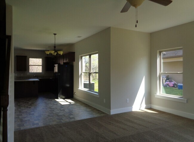 Building Photo - Beautiful Home for Rent in Tuscaloosa... Available to View with 48-hour Notice!!!