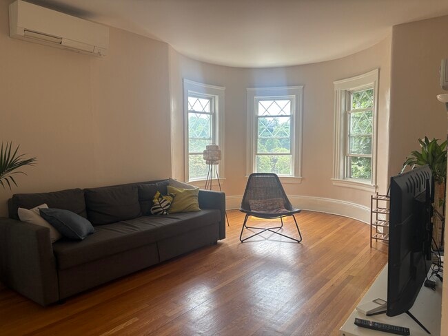 Building Photo - 307 Tappan St