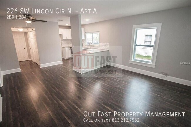 Building Photo - 226 SW Lincoln Cir N