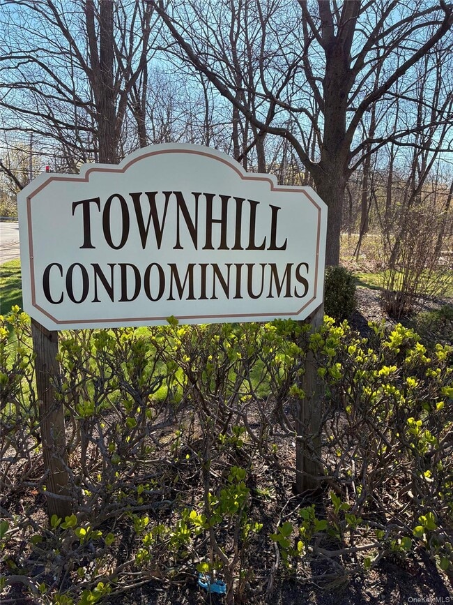 Building Photo - 401 Town Hill Condominium