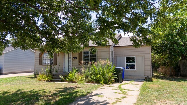 Building Photo - Charming 3-Bedroom Home in Prime Norman Lo...