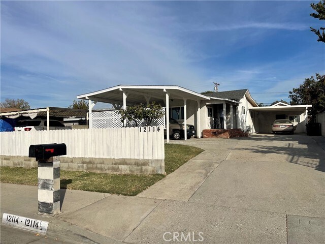 Foto del edificio - 12114 Laurel Ave