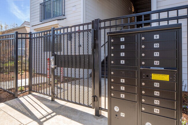 Entrada - 107th Apartments