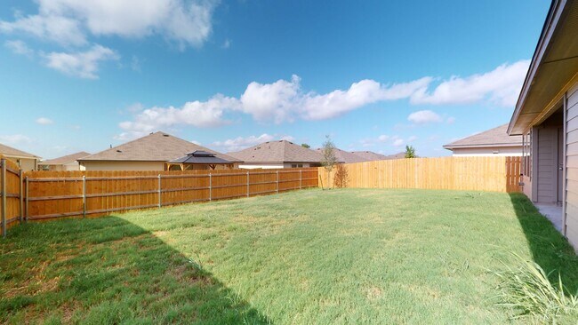 Building Photo - Amazing 3 bedroom, 2 bath, 2 car garage cl...