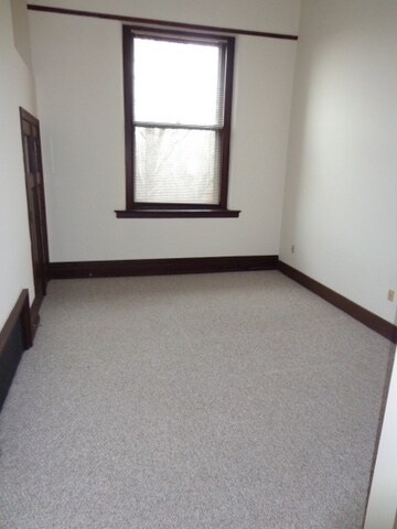 Building Photo - 355 W Chestnut St