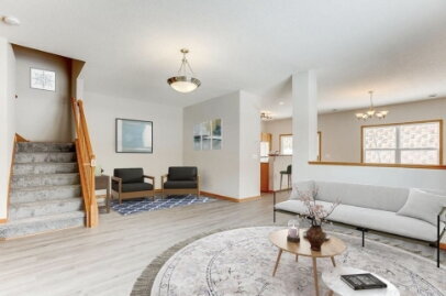 Foto del edificio - Spacious 3-Bedroom End unit Townhouse with 3 Full Baths in Maple Grove's Prime Location
