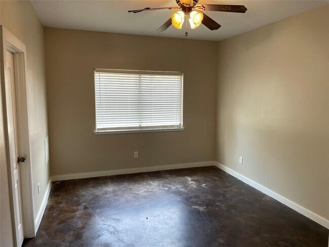 Building Photo - 3129 Molly Dr