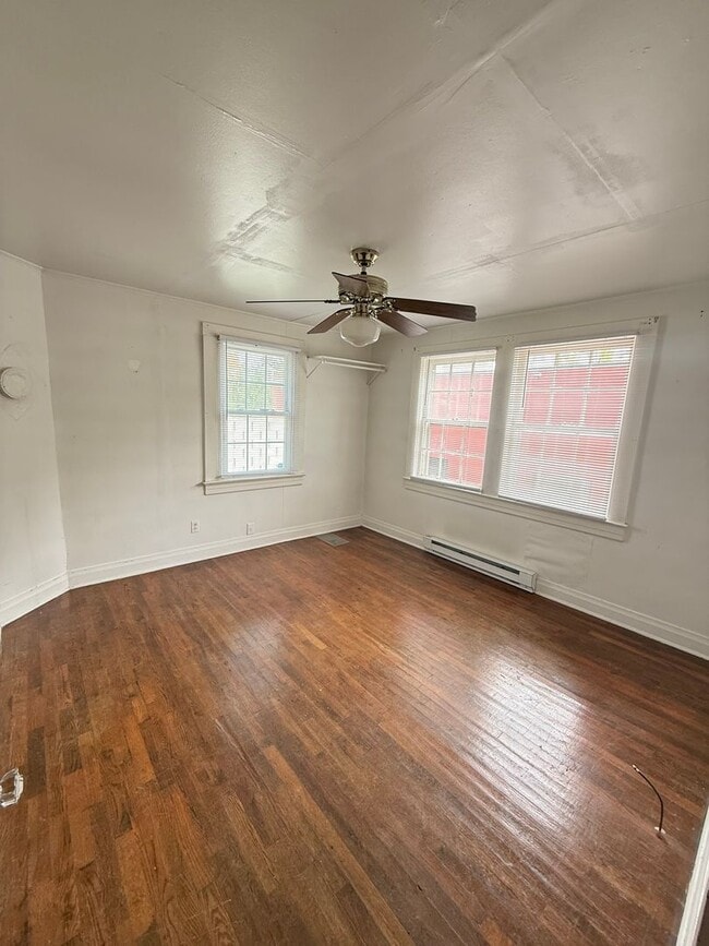 Building Photo - Downstairs Duplex 1 Bedroom, 1 Bath – Avai...