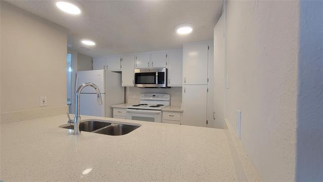 Building Photo - 4615 Country Creek Dr