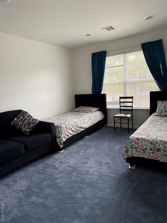 Building Photo - 6 Taylor Ln