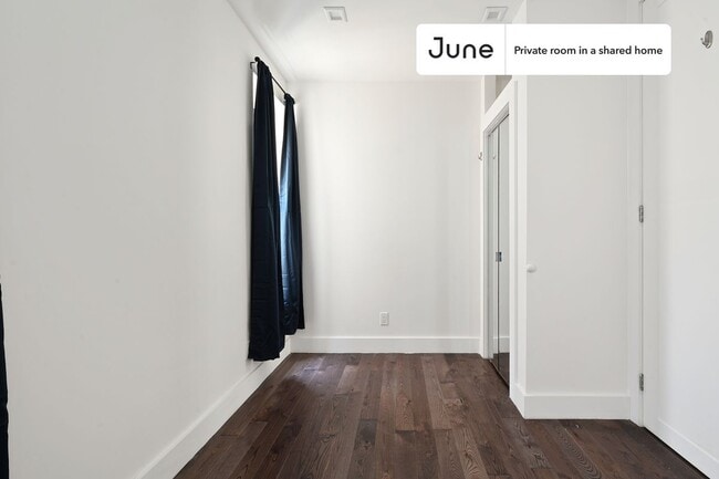 Building Photo - Room in Shared 4 bed/2 bath home