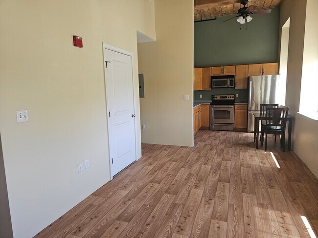 Building Photo - 35 Riverwalk Way