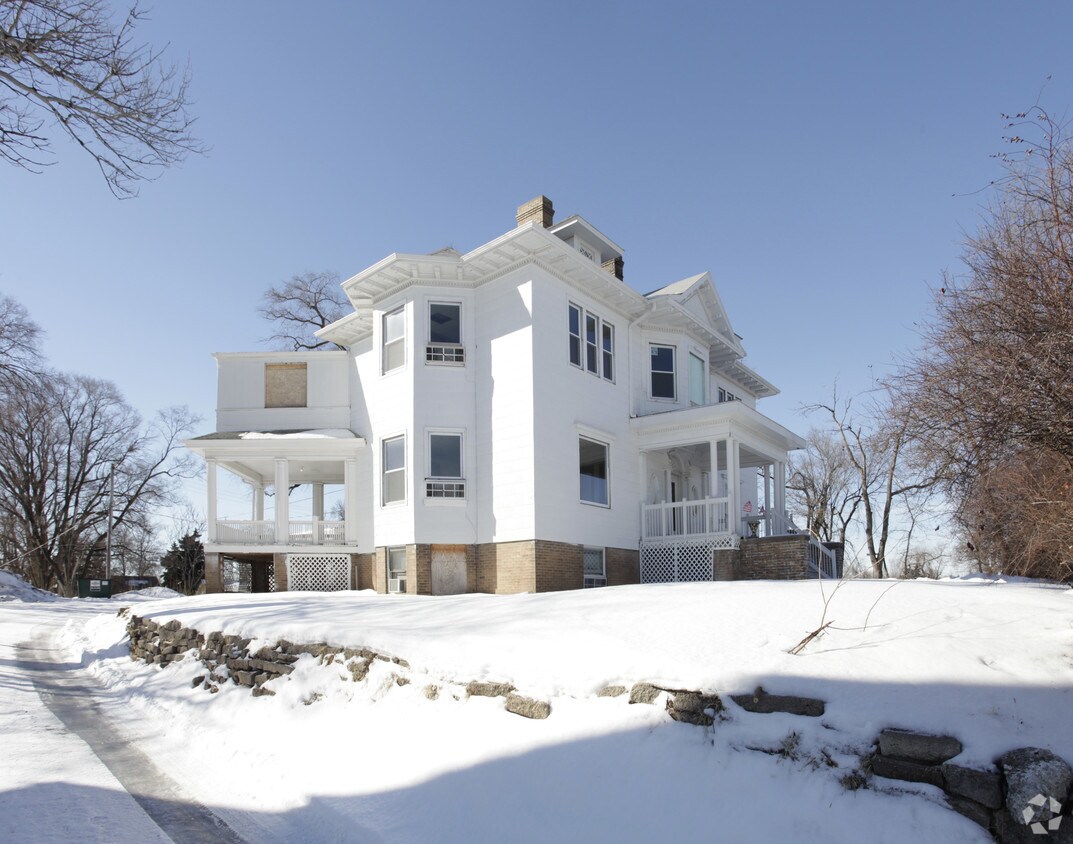 Primary Photo - 4371 Hamilton St