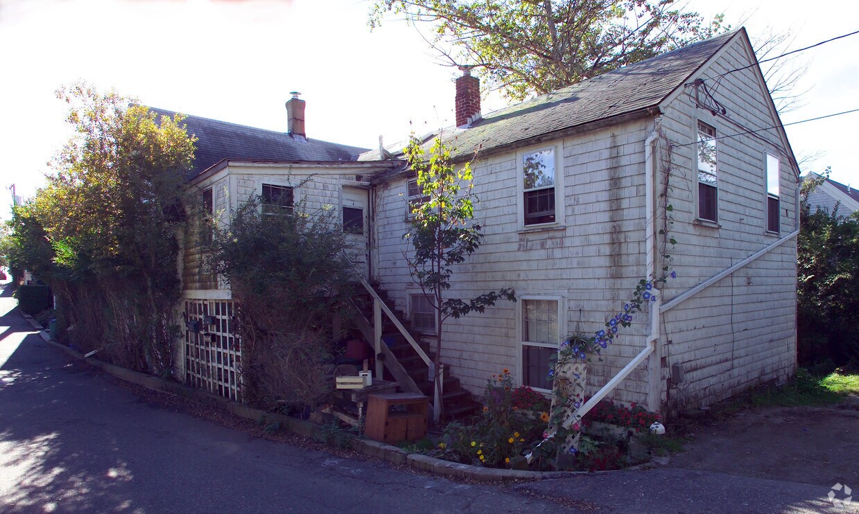 Primary Photo - 28 Cottage St