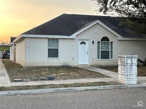 Building Photo - 703 La Mancha Dr