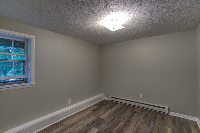 Building Photo - 151 Green Briar Ln