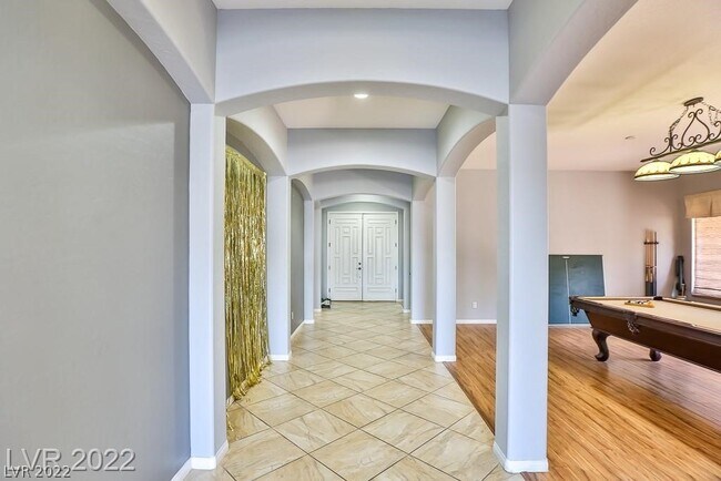 Building Photo - 7017 W Mirkwood Ave