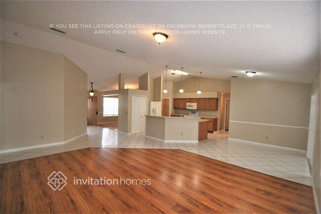 Foto del edificio - 963 Whisperpine Dr