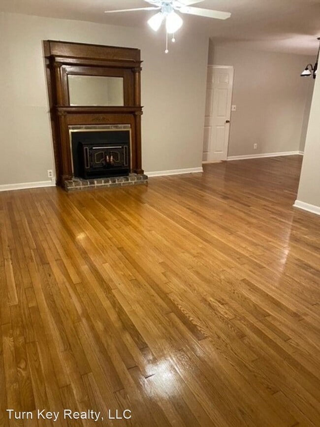 Building Photo - 3 br, 1 bath House - 905 Idlewood Circle
