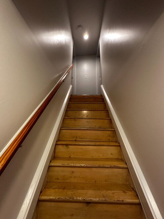 Foto del edificio - 1527 W 36th St