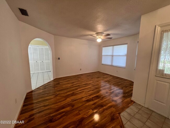 Building Photo - 923 Sand Crest Dr