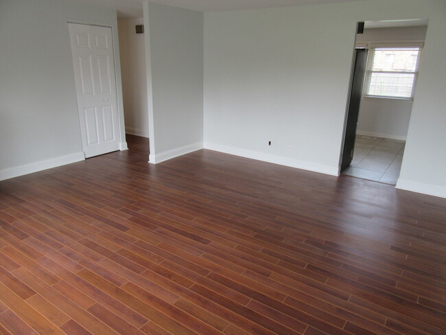 Building Photo - 621 Sienna Dr