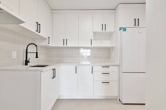 Photo du bâtiment - 1620 Av. Victoria