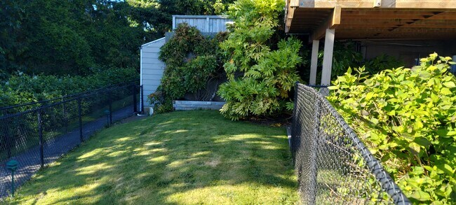 Private fenced side yard and patio in park like setting. - 2823 Eldridge Ave