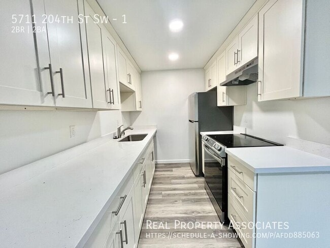 Building Photo - 2 Bed/1.5 Bath in Lynnwood! **Remodeled Ki...