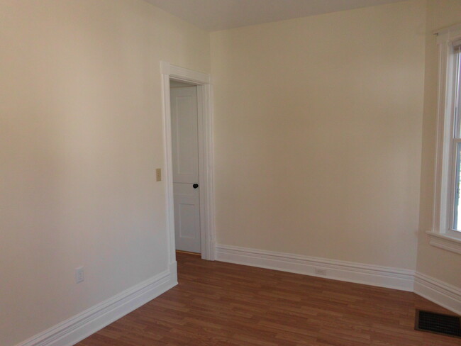 Building Photo - 205 E Pine St