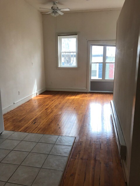 Primary Photo - 1032 Pine St