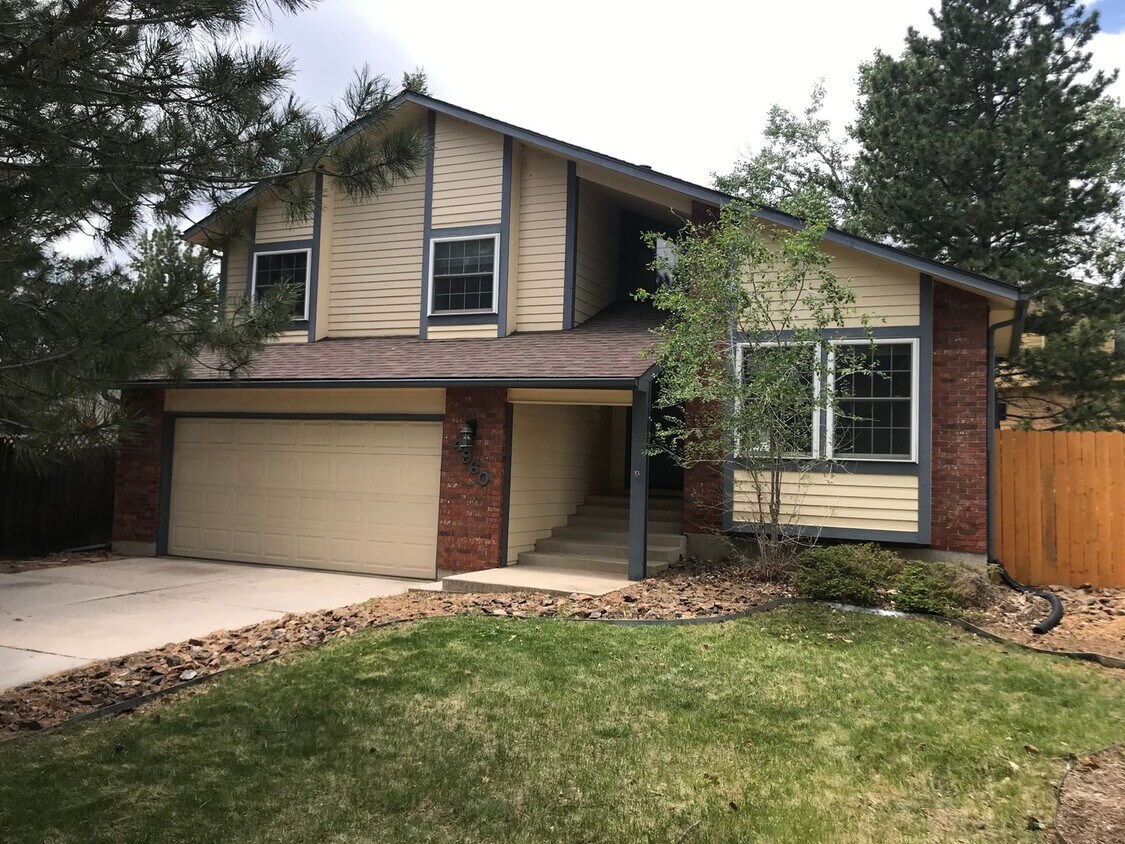 Primary Photo - Mountain Shadows 3 Bedroom home with extra...