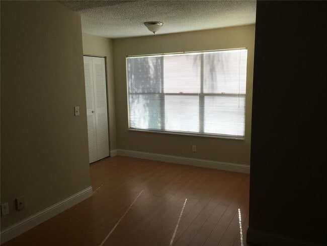 Building Photo - 731 Vista Isles Dr