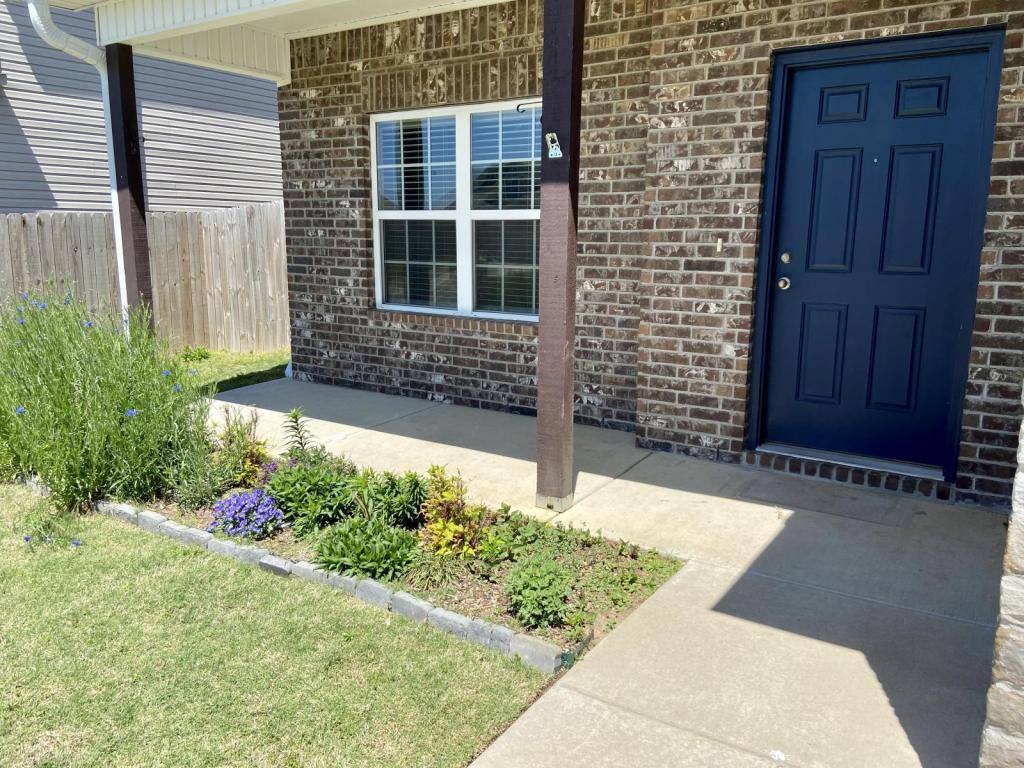 Primary Photo - 1570 Edinburgh Dr