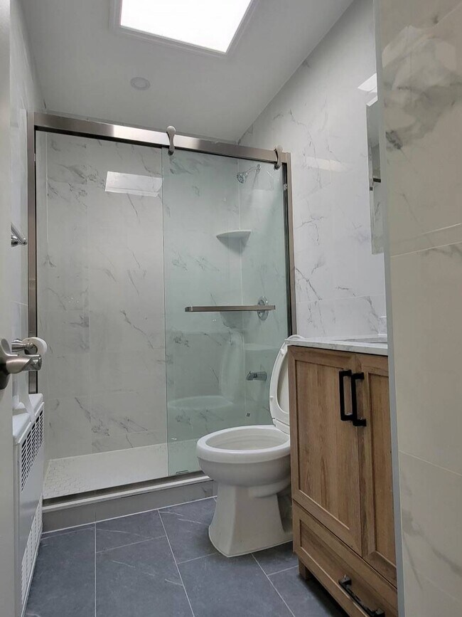 Foto del edificio - 9854 Horace Harding Expy