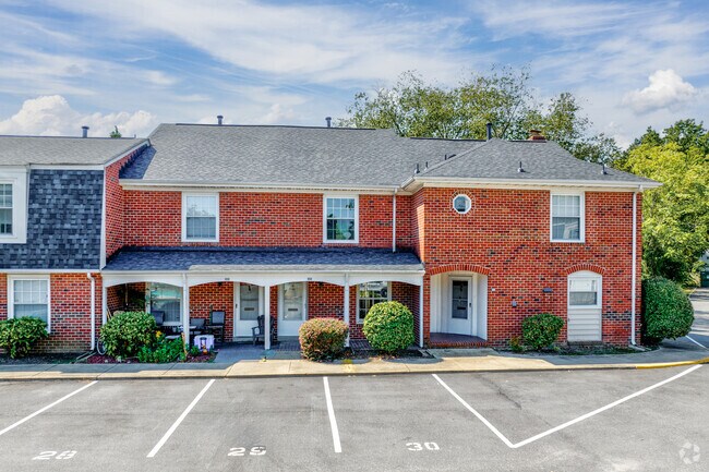 Foto del edificio - Harbor Oak Townhomes