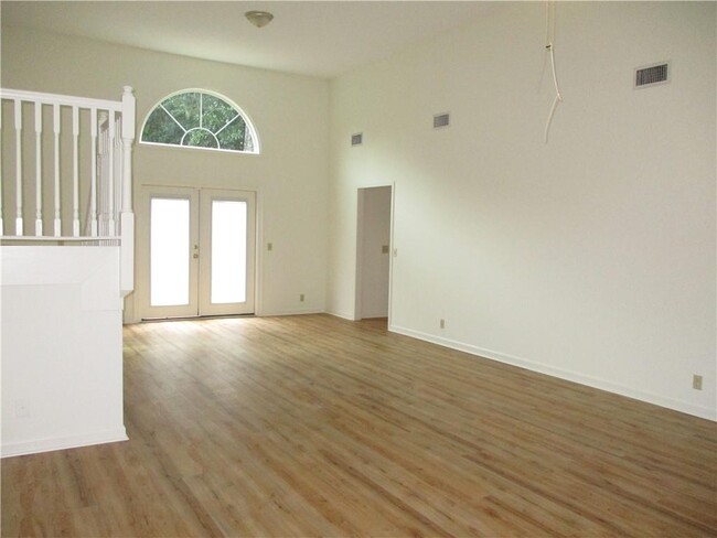Building Photo - 112 Grand Oaks Ln