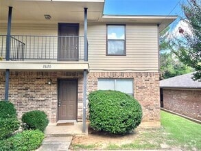 Building Photo - 2620 Bolivar St