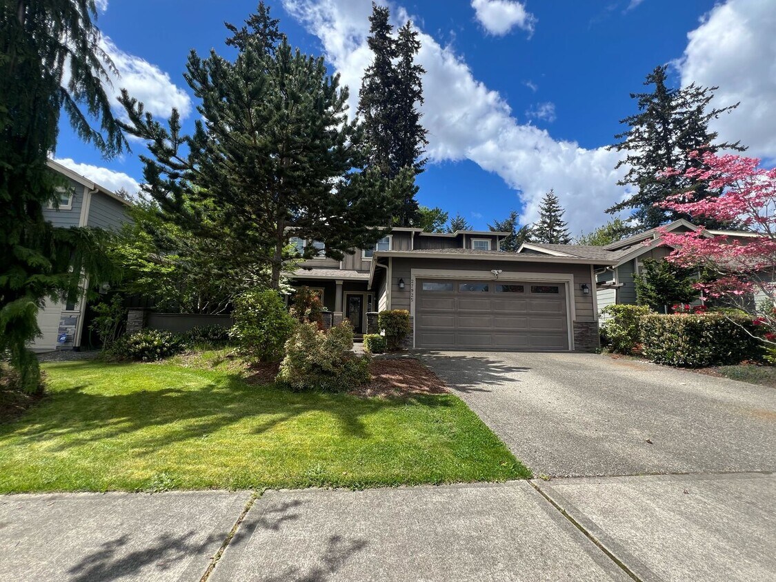 Foto principal - 4 Bedroom Home Bordering Covington and Kent