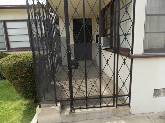 Building Photo - 6201 Commodore Sloat Dr