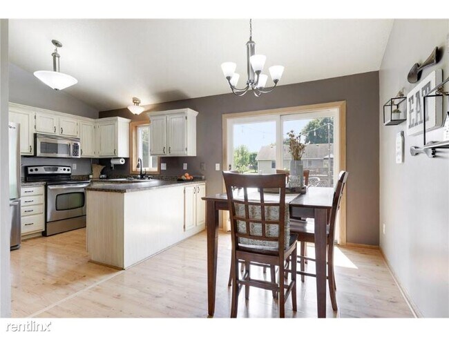Building Photo - 3 br, 2 bath House - 8189 Jody Ave S