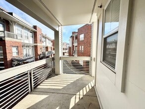 Building Photo - 546 Oakland Ave