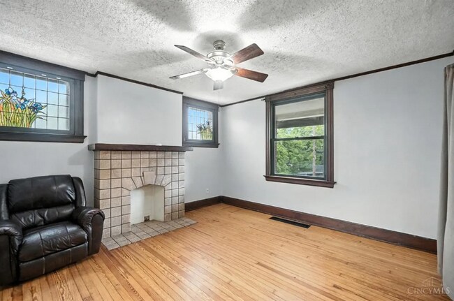 Building Photo - 348 Volkert St