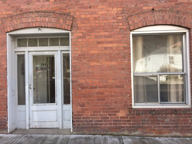 Foto del edificio - 104 S Mill St